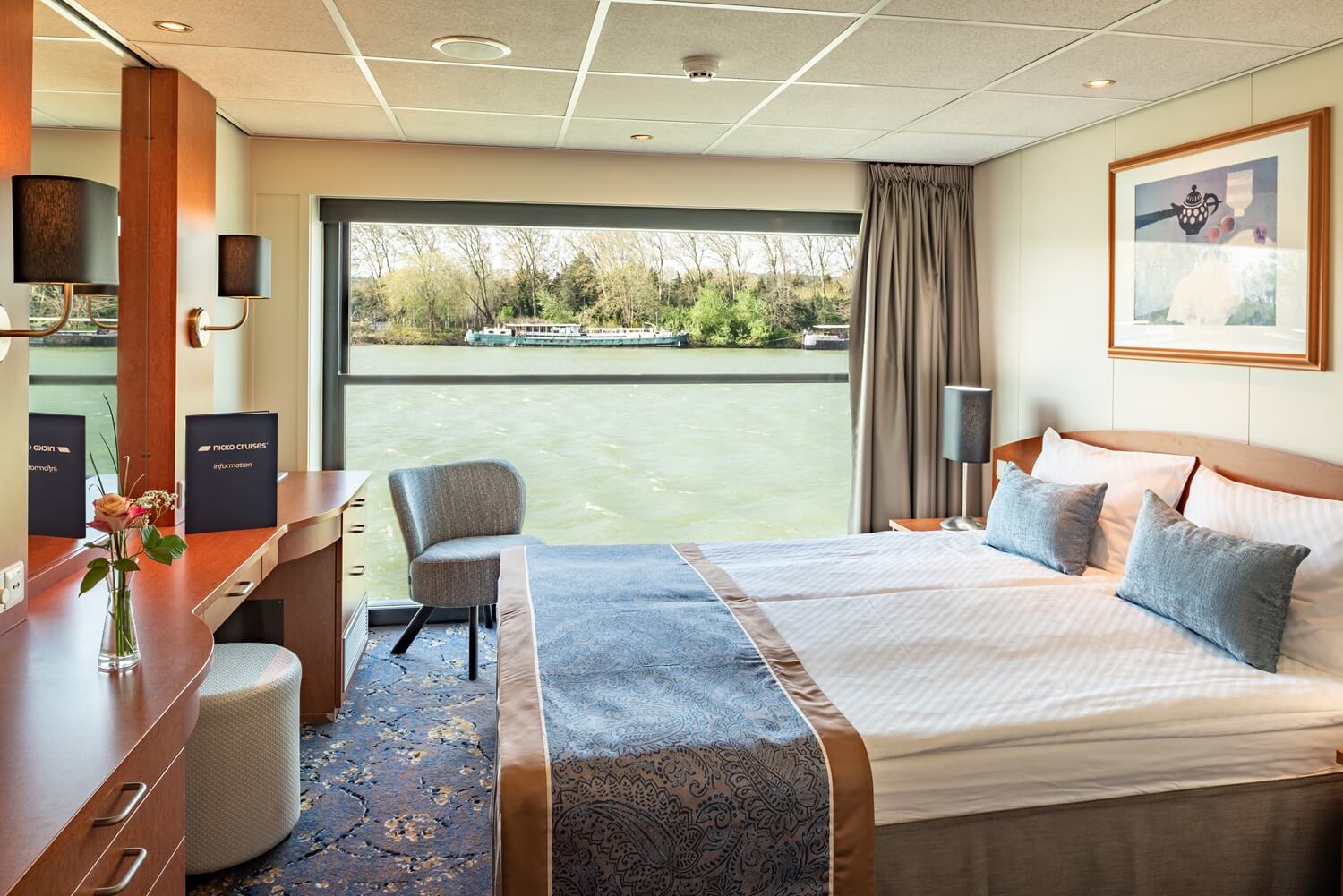 Reisebüro Robertz Gruppenreisen 2026 | Malerisches Südfrankreich mit nicko cruises - Deluxe-Kabine mit zwei Betten an Bord des Bijou du Rhône