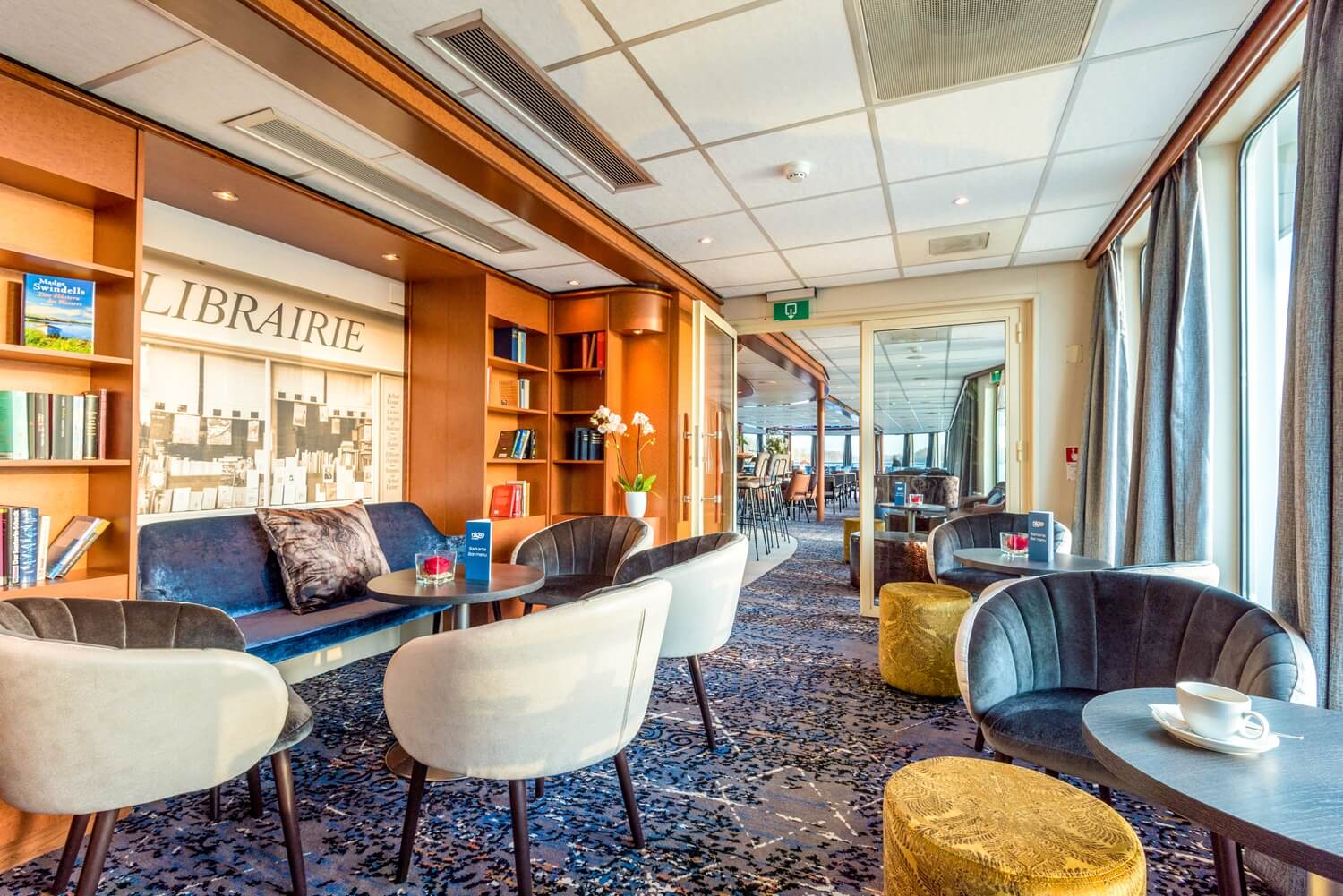 Reisebüro Robertz Gruppenreisen 2026 | Malerisches Südfrankreich mit nicko cruises - Bibliothek an Bord des Bijou du Rhône
